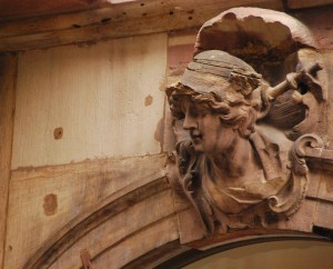 Zerbrechen und Zerfall